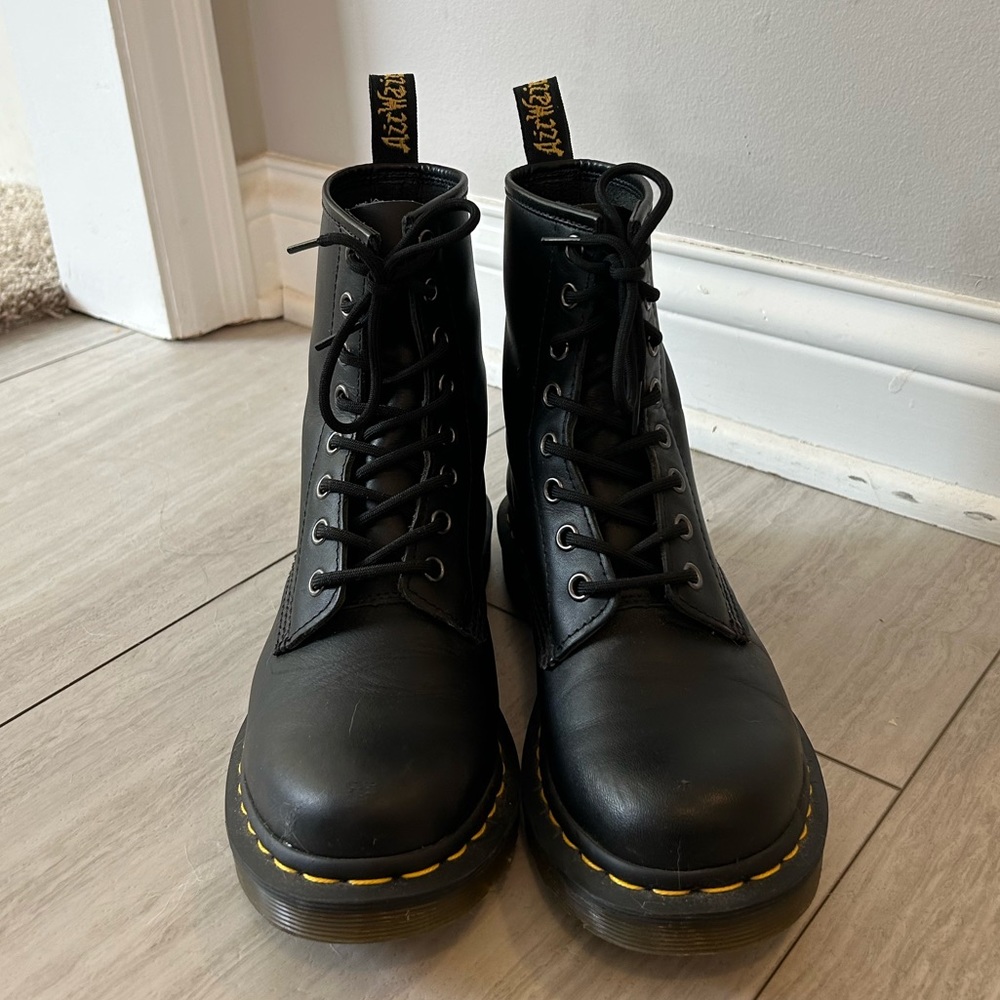DR.MARTEN 1460 SMOOTH LEATHER LACE UP BOOTS worn one time